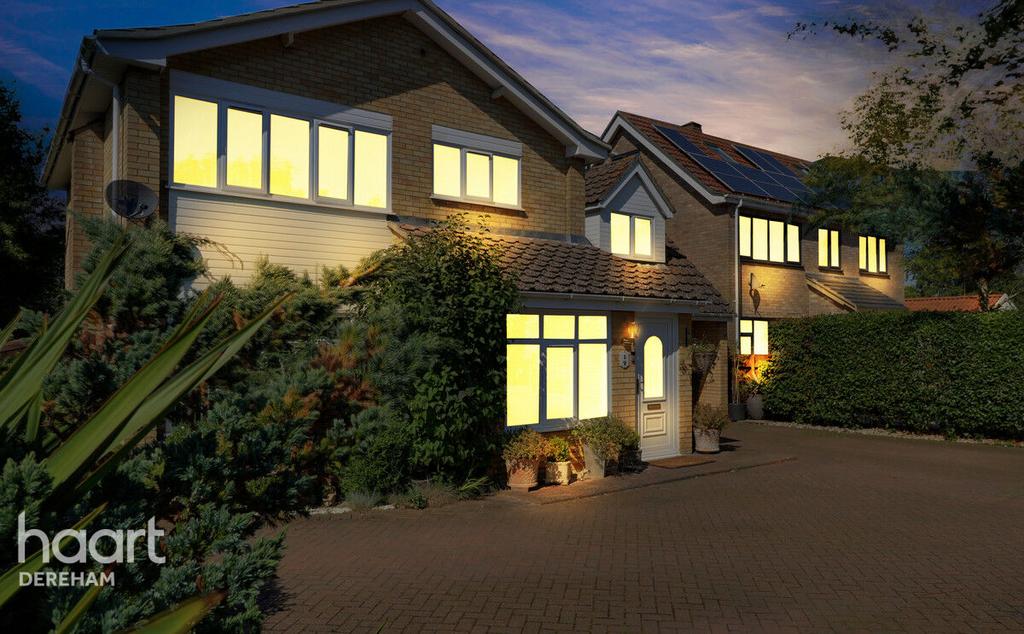 Churchill Close, Watton, Thetford 4 bed detached house for sale £400,000