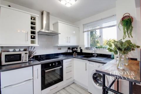 16 Chestnut Road, Vange, Basildon, SS16 4TQ