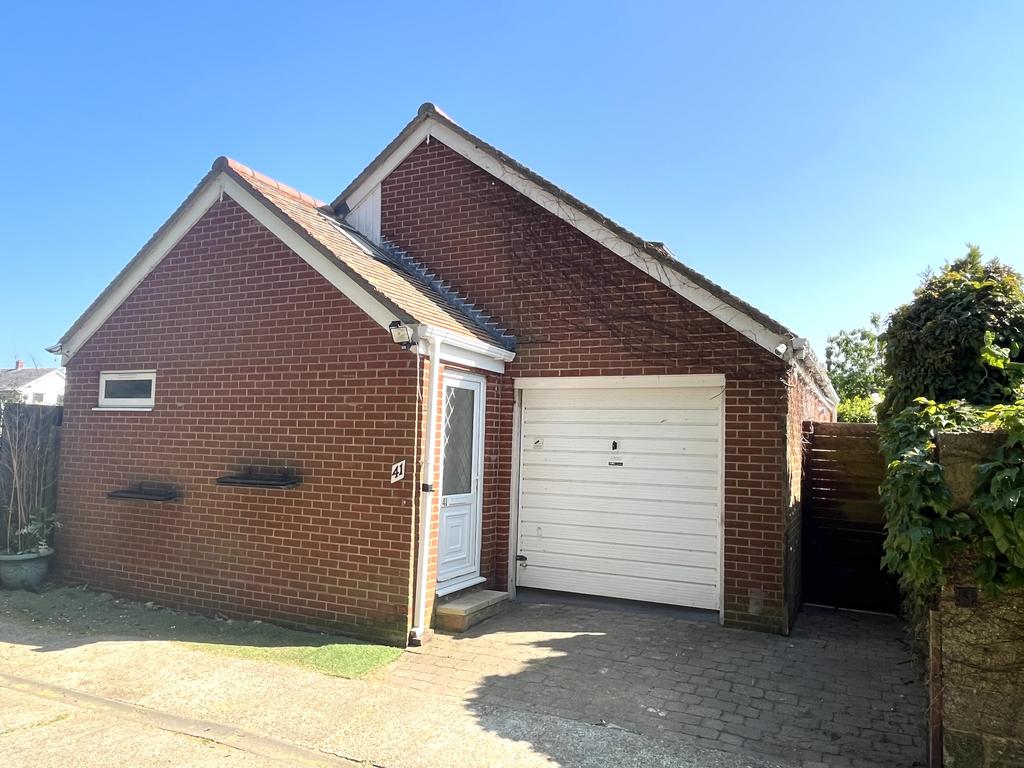 Bury Hall Lane, Alverstoke, Gosport PO12 1 bed detached house £895