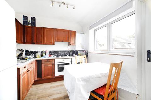 Studio to rent, Capstan Way, London, SE16