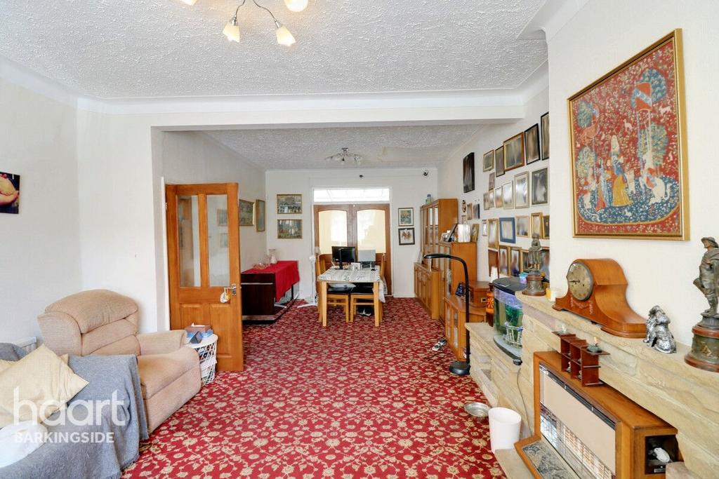 Martley Drive, Gants Hill 3 bed end of terrace house £500,000