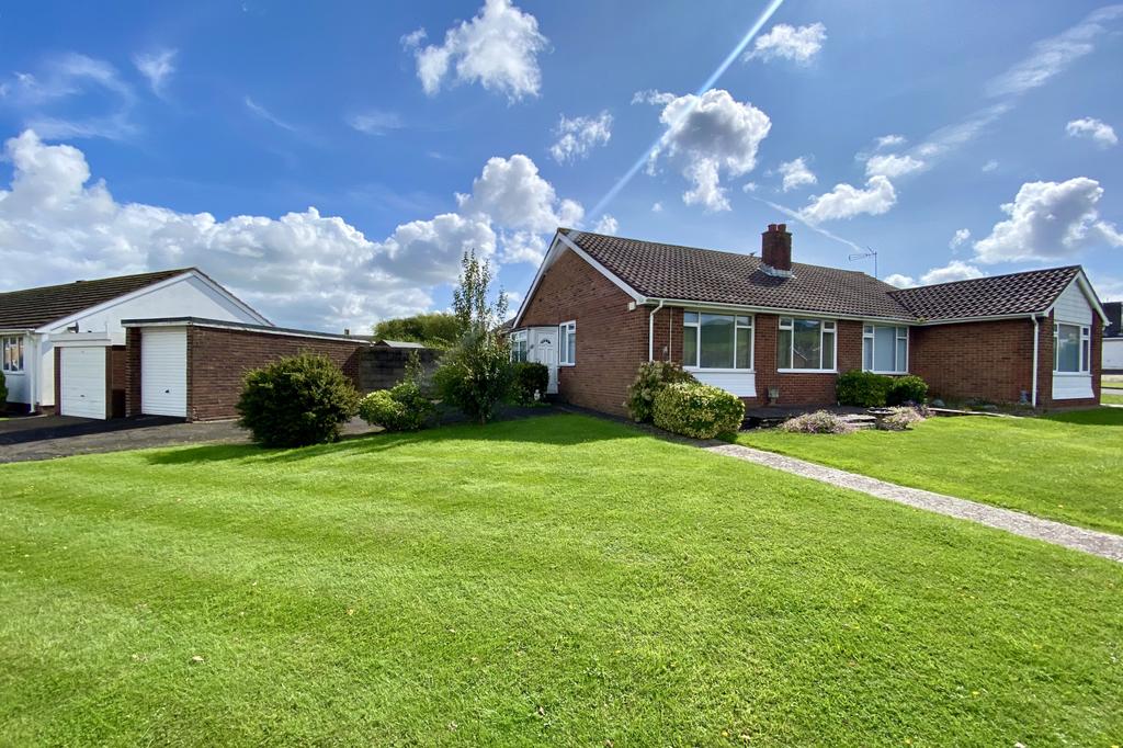Seven Sisters Road, Eastbourne, East Sussex, BN22 2 bed bungalow for