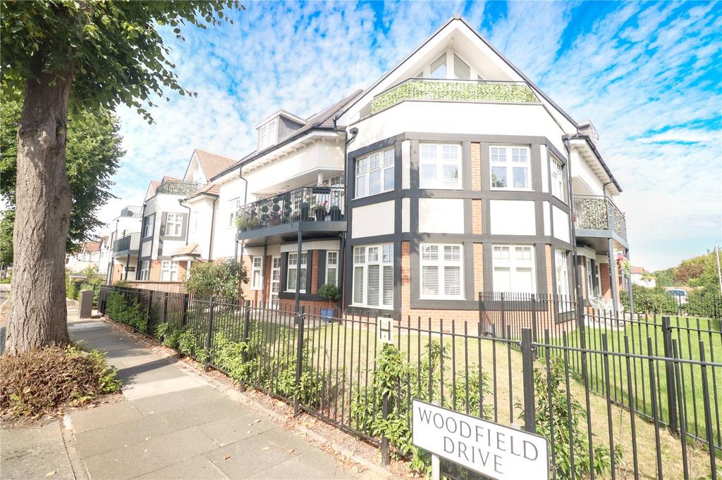Burns Court, Gidea Park, RM2 2 bed apartment for sale £485,000