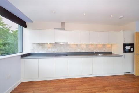 1 bedroom flat for sale, Lower Street, Haslemere- No Onward Chain