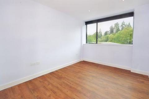 1 bedroom flat for sale, Lower Street, Haslemere- No Onward Chain
