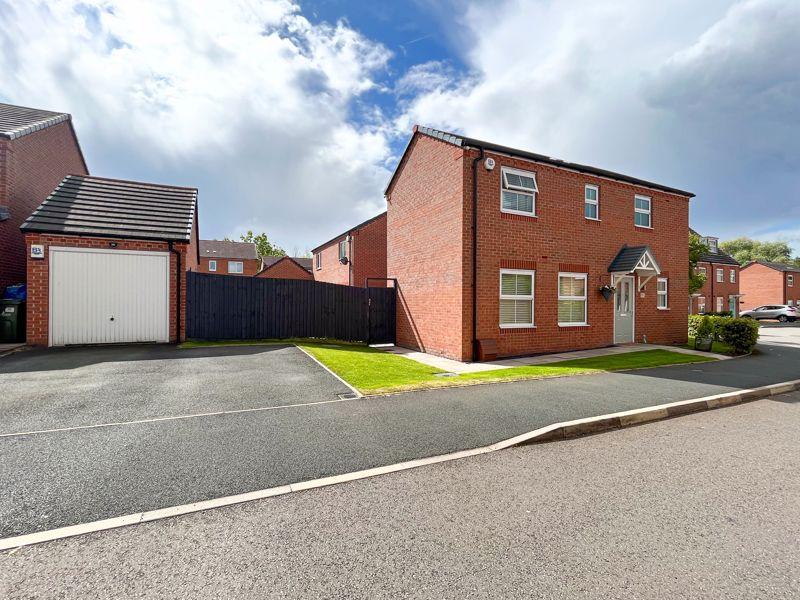 Willow Road, Norton Canes, WS11 9UG 3 bed detached house £315,000