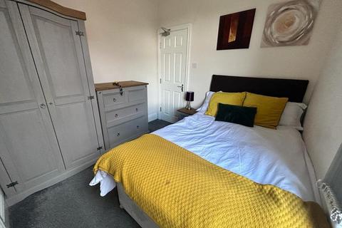 6 bedroom house share to rent - Rochdale Old Road, Bury,