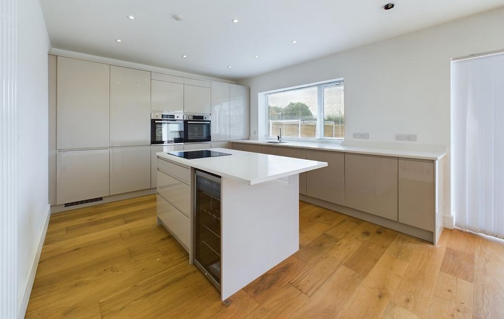 Wellesley Close, Broadstairs, CT10 3 bed detached bungalow for sale £