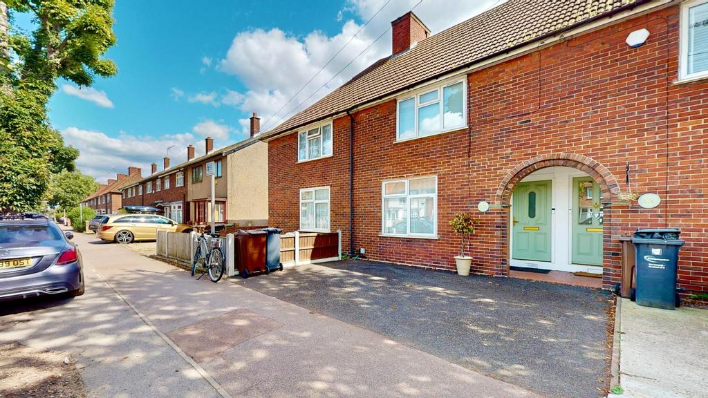 Porters Avenue, Dagenham 2 bed house for sale £375,000