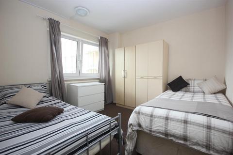 3 bedroom house for sale, St. Saviours Estate, London