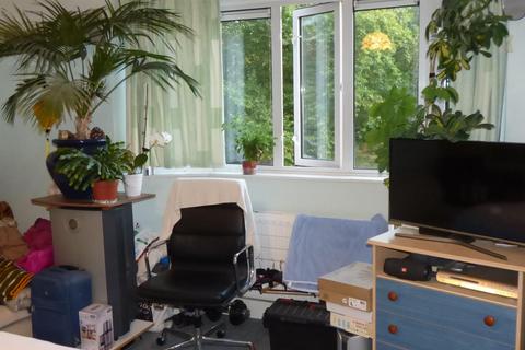 2 bedroom flat for sale, Jamaica Road, London