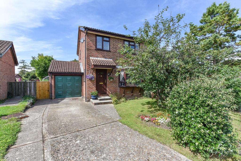 *CHAIN FREE* Brookfield Gardens, Ryde 3 bed detached house for sale £385,000