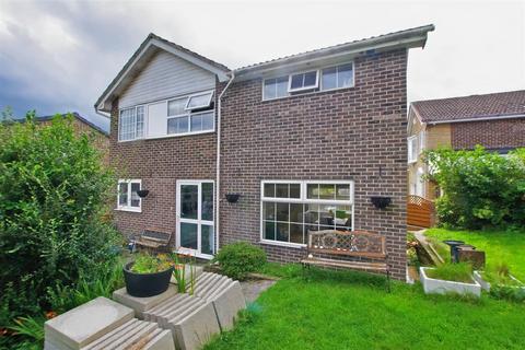 4 bedroom detached house for sale, Templars Close, Halifax