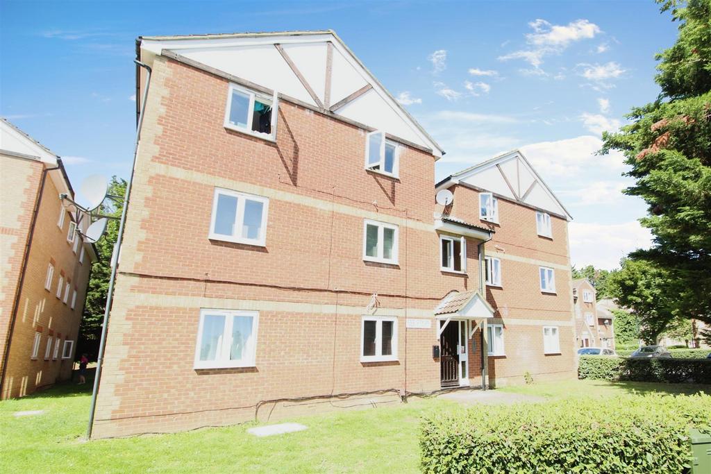 Maplin Park, Langley 2 bed flat for sale £255,000
