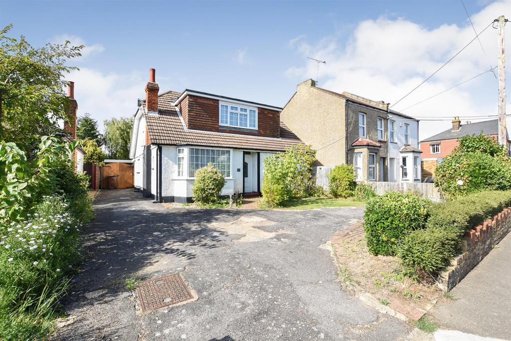 Thundersley Park Road, Benfleet 3 bed chalet £475,000