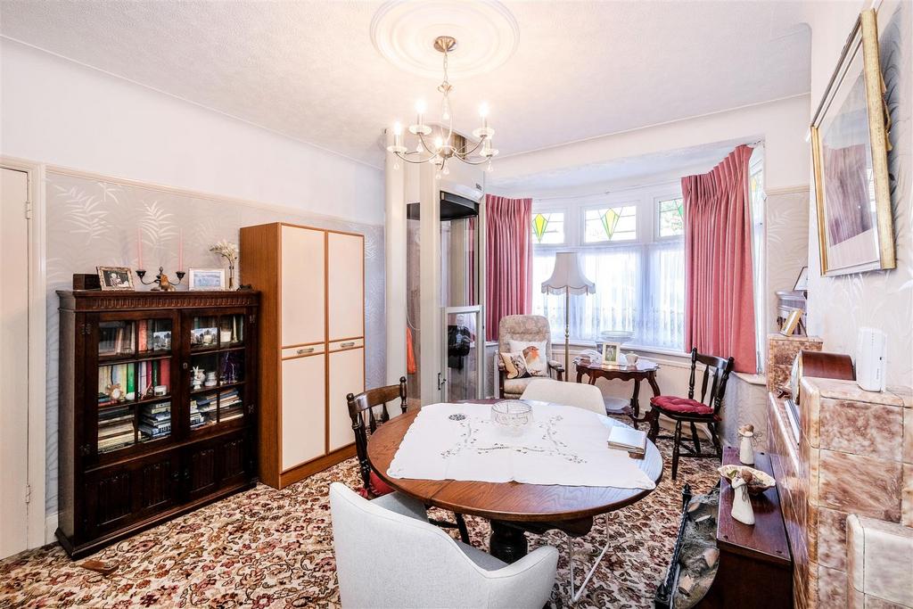 64 Onslow Gardens-3.jpg