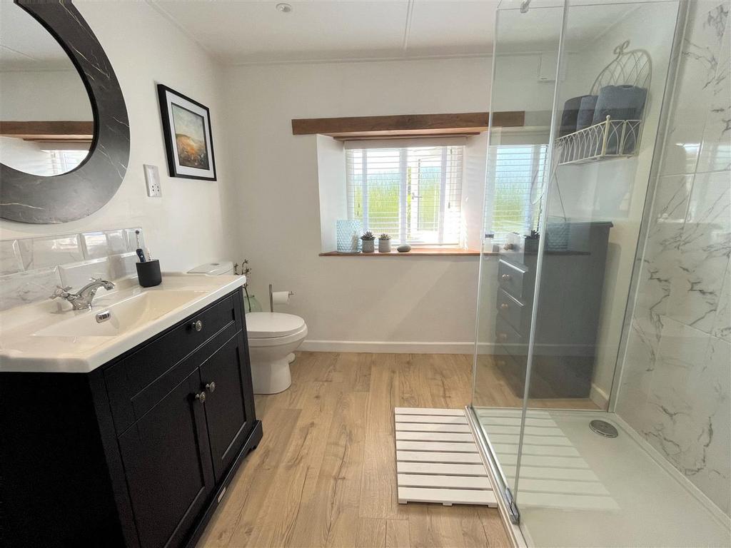 Ensuite.JPG