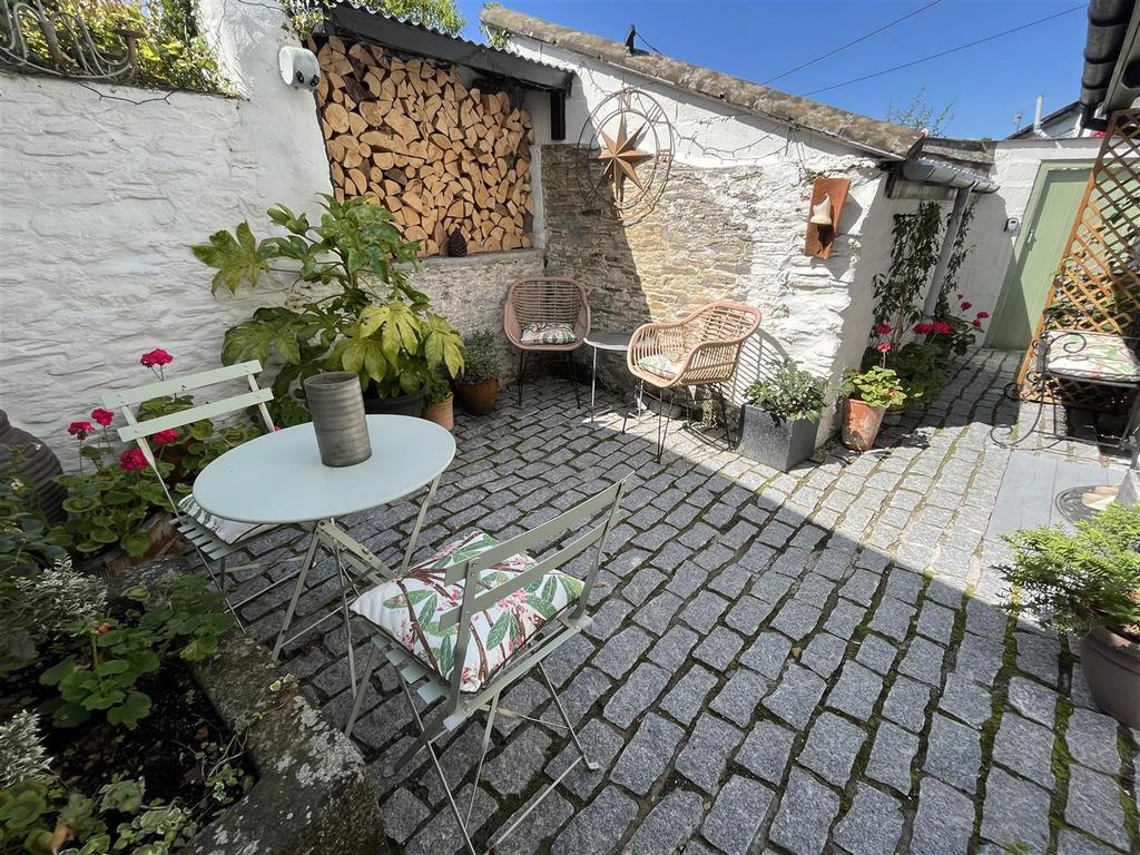 Rear courtyard.JPG