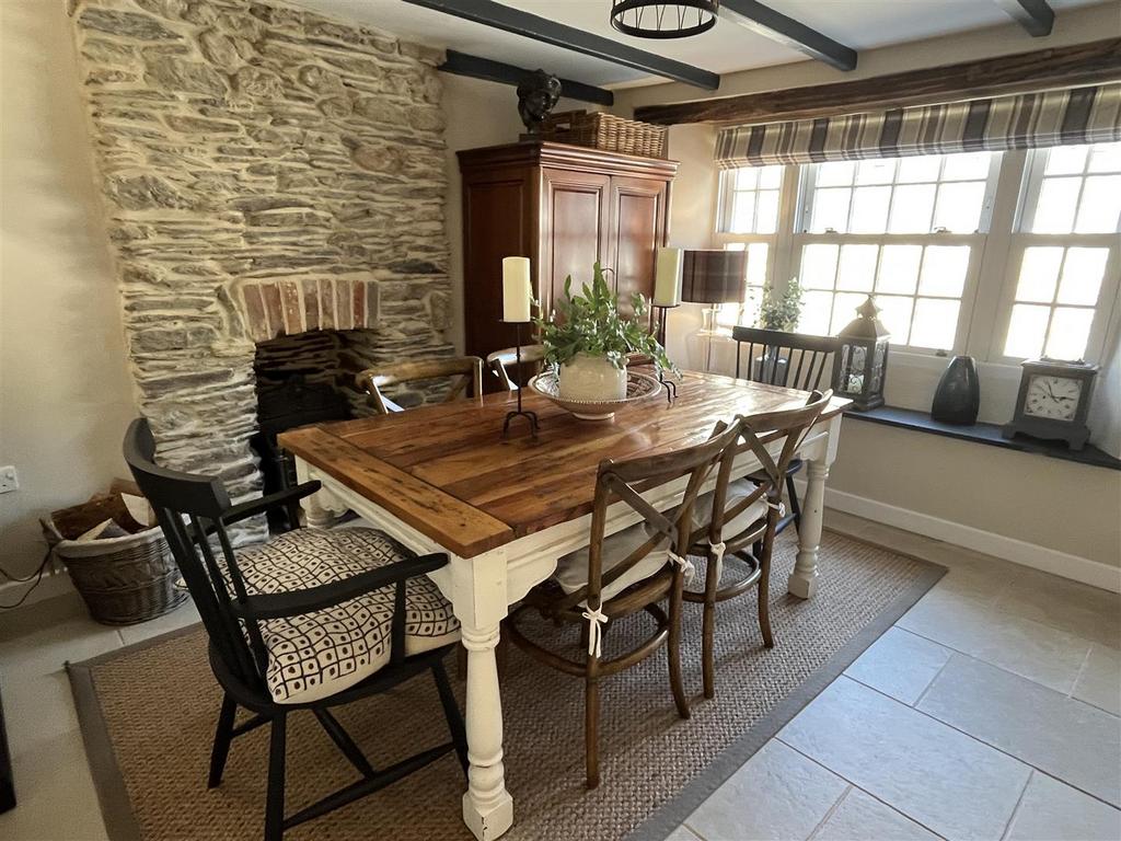 Dining area.JPG
