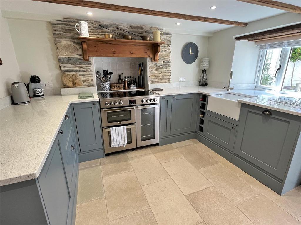 Kitchen 2.JPG