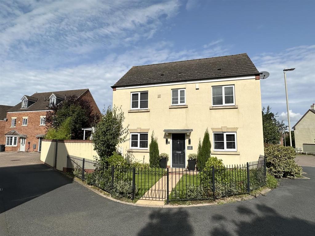 Northwood Drive Kingsway, Gloucester 3 bed detached house for sale £