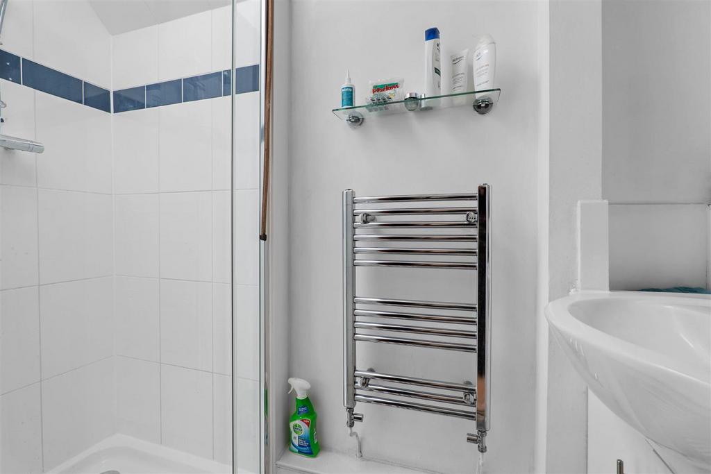 Eden Cottage - shower room.jpg