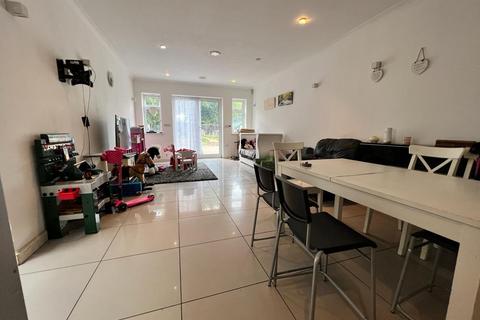 5 bedroom house for sale - Water Lane, Ilford