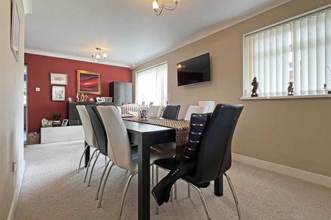 20 Maylands Drive, Braintree, CM77 7PY