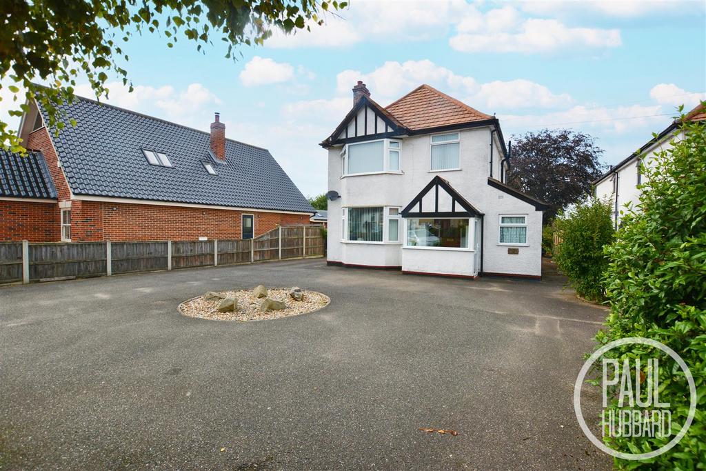 Beccles Road, Oulton Broad, NR33 5 bed detached house for sale £425,000