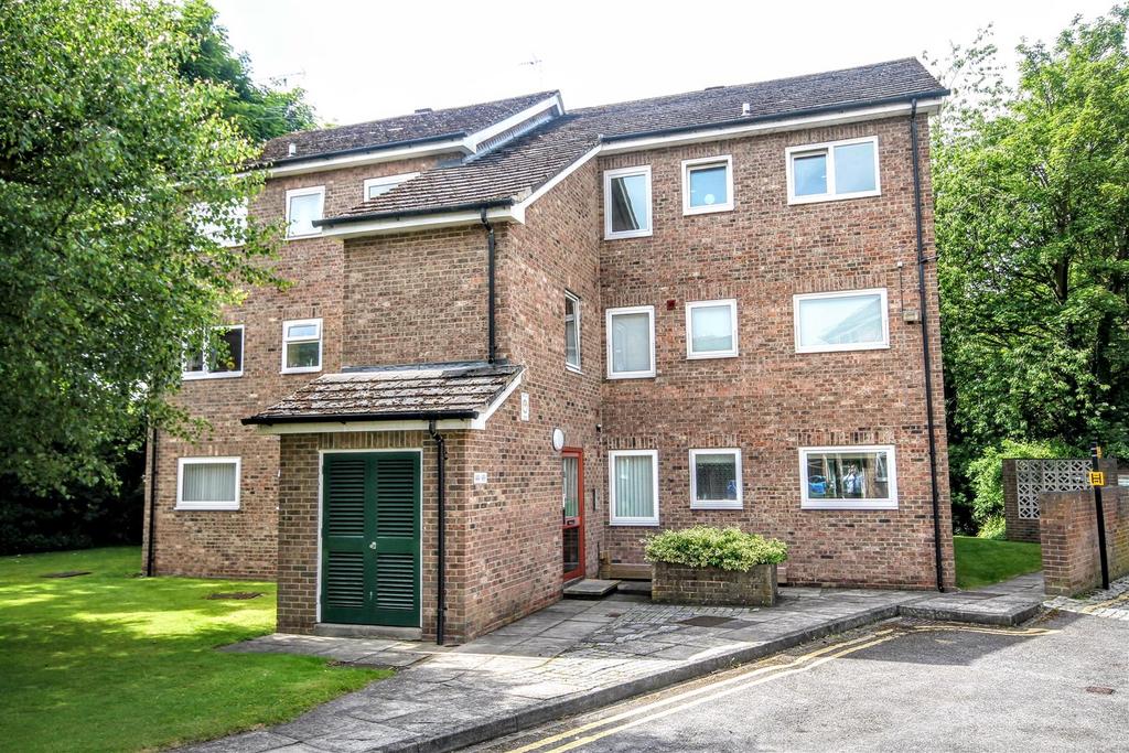 Westcliffe Court, Darlington 2 bed apartment £650 pcm (£150 pw)