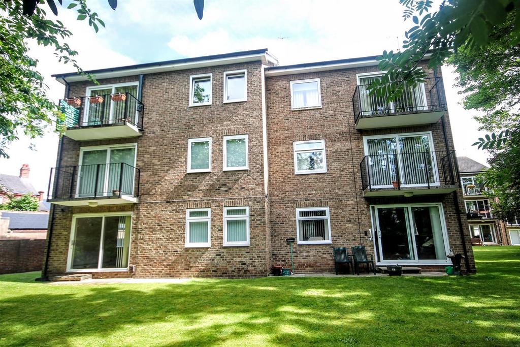 Westcliffe Court, Darlington 2 bed apartment £650 pcm (£150 pw)