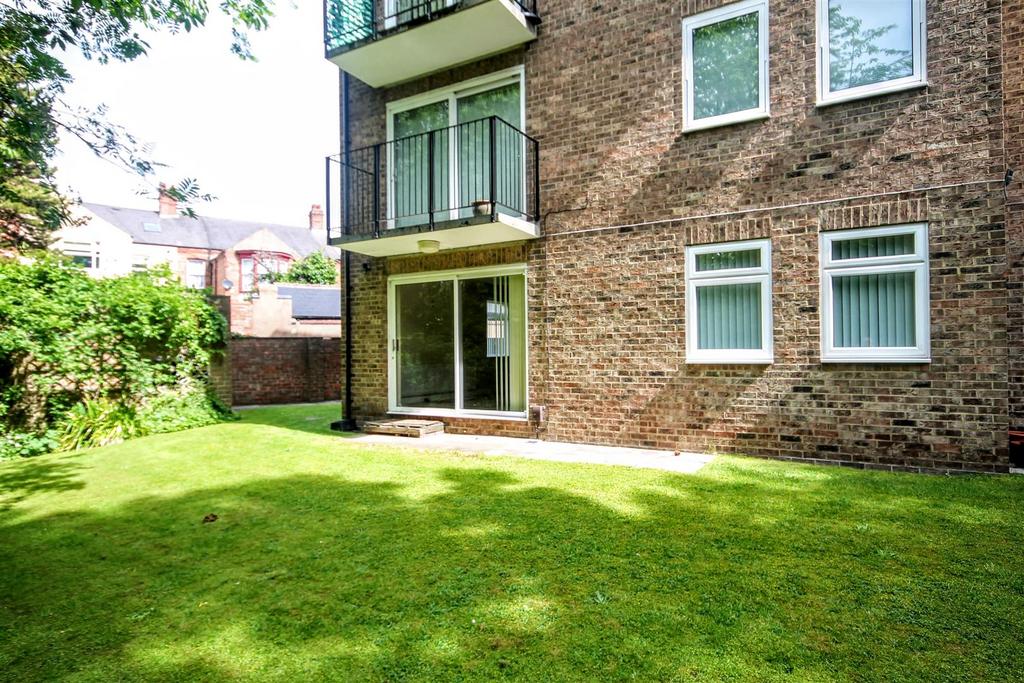 Westcliffe Court, Darlington 2 bed apartment £650 pcm (£150 pw)