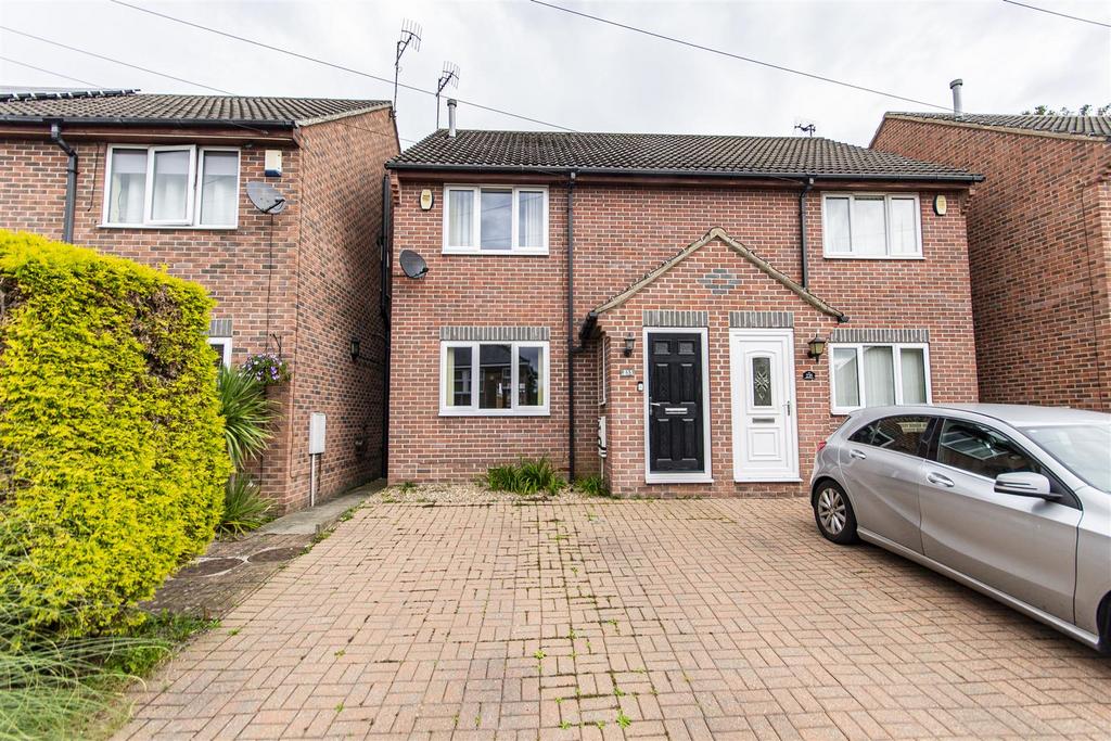 Holland Road, Old Whittington, Chesterfield 3 bed semidetached house