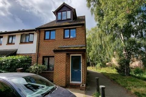 48 Vellum Drive, Carshalton, SM5 2TN