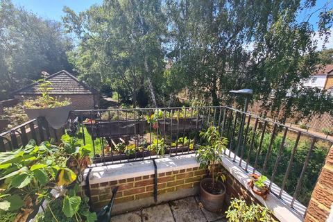 48 Vellum Drive, Carshalton, SM5 2TN