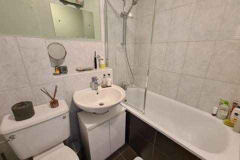 48 Vellum Drive, Carshalton, SM5 2TN
