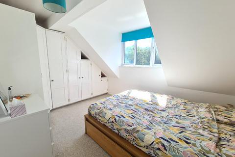 48 Vellum Drive, Carshalton, SM5 2TN