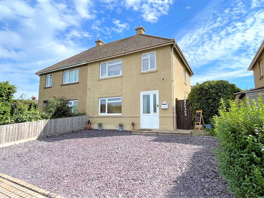 College Way, East Cowes 3 bed semidetached house for sale £270,000