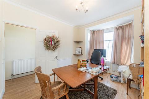 37 Hamilton Road, London, E17 6EH