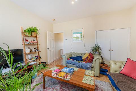 37 Hamilton Road, London, E17 6EH