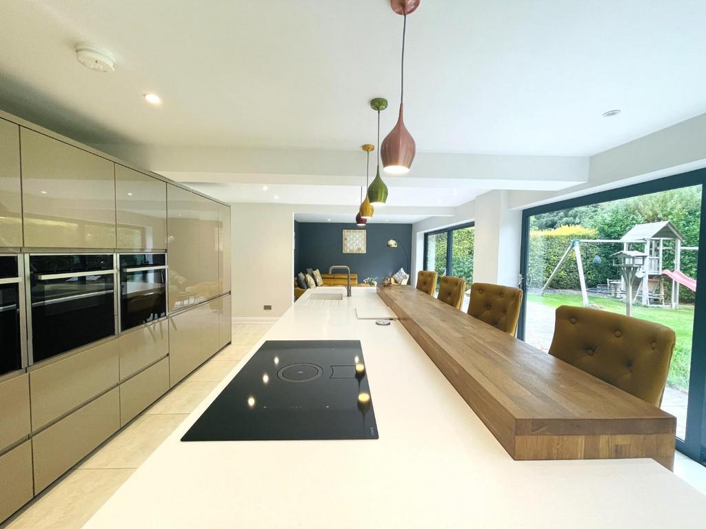 Kitchen/dining/living