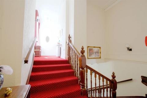 10 The Cedars, Nottingham, NG5 3FP