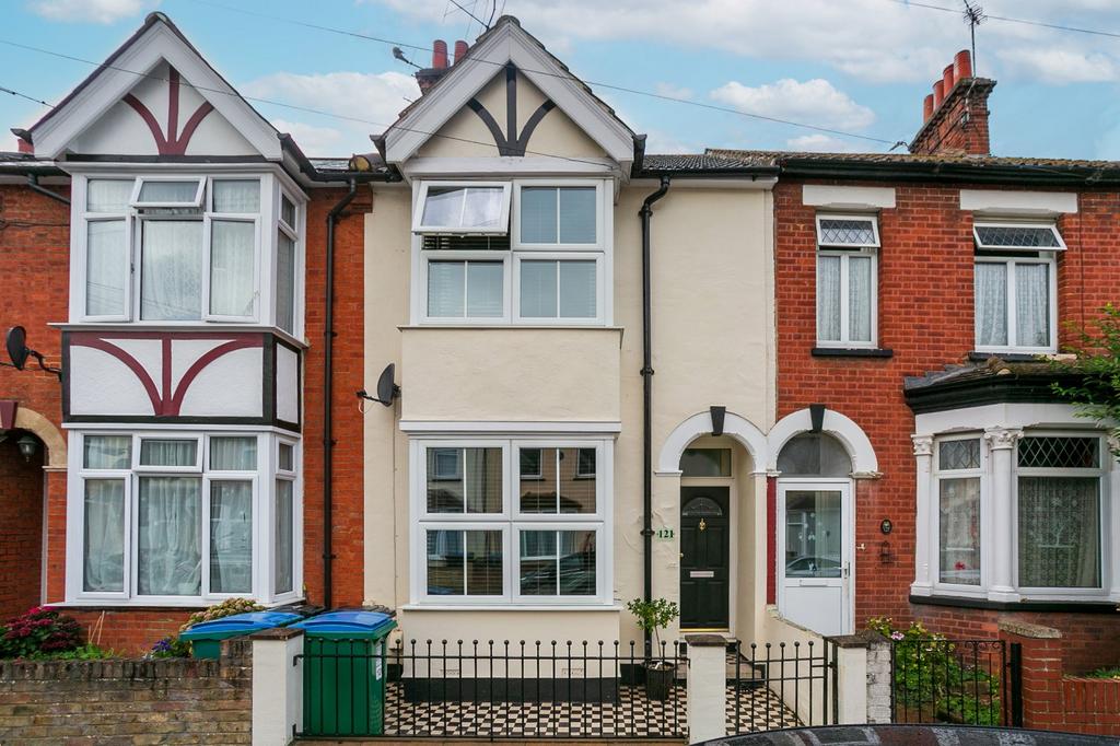 Estcourt Road, Watford, Hertfordshire, WD17 3 bed terraced house for sale £475,000