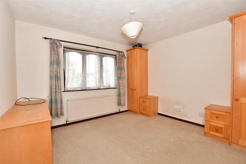 2 bedroom semi-detached house for sale - New North Road, Hainault, Ilford, Essex