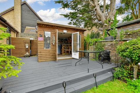365 Dover Road, Walmer, Deal, CT14 7NZ