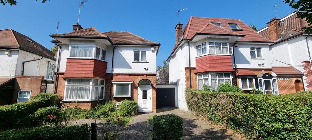 Chain Free 4 Bedroom Linked detached family home
