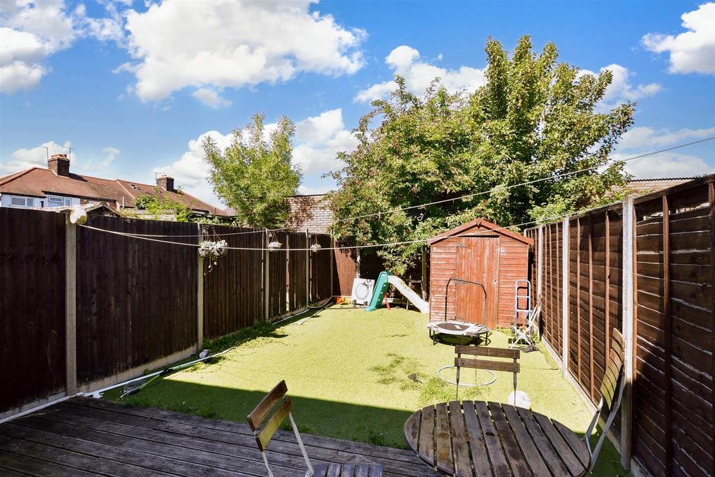 Lavender Close, Chingford 3 bed terraced house for sale £450,000