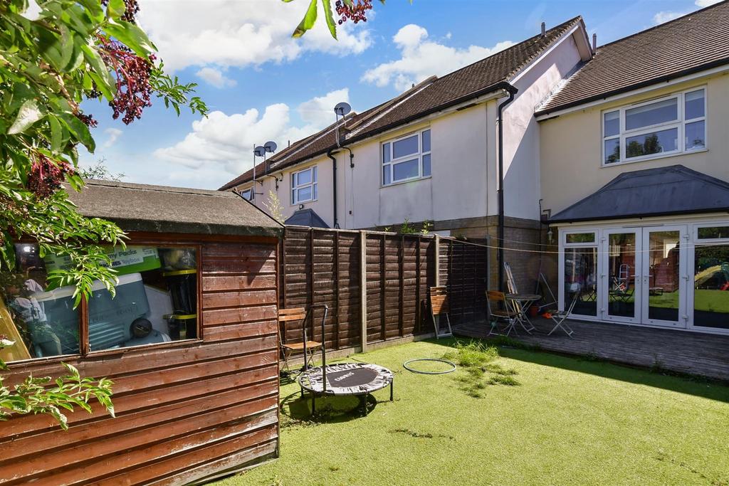 Lavender Close, Chingford 3 bed terraced house for sale £375,000