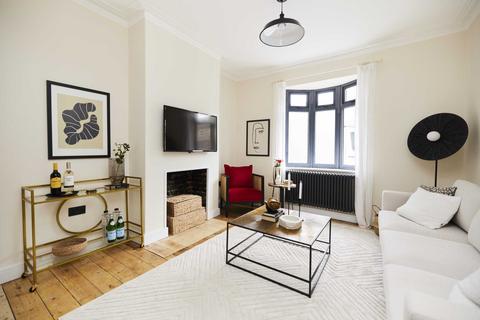 3 Thorne Close, London, E11 4HU