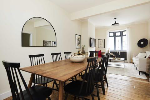 3 Thorne Close, London, E11 4HU
